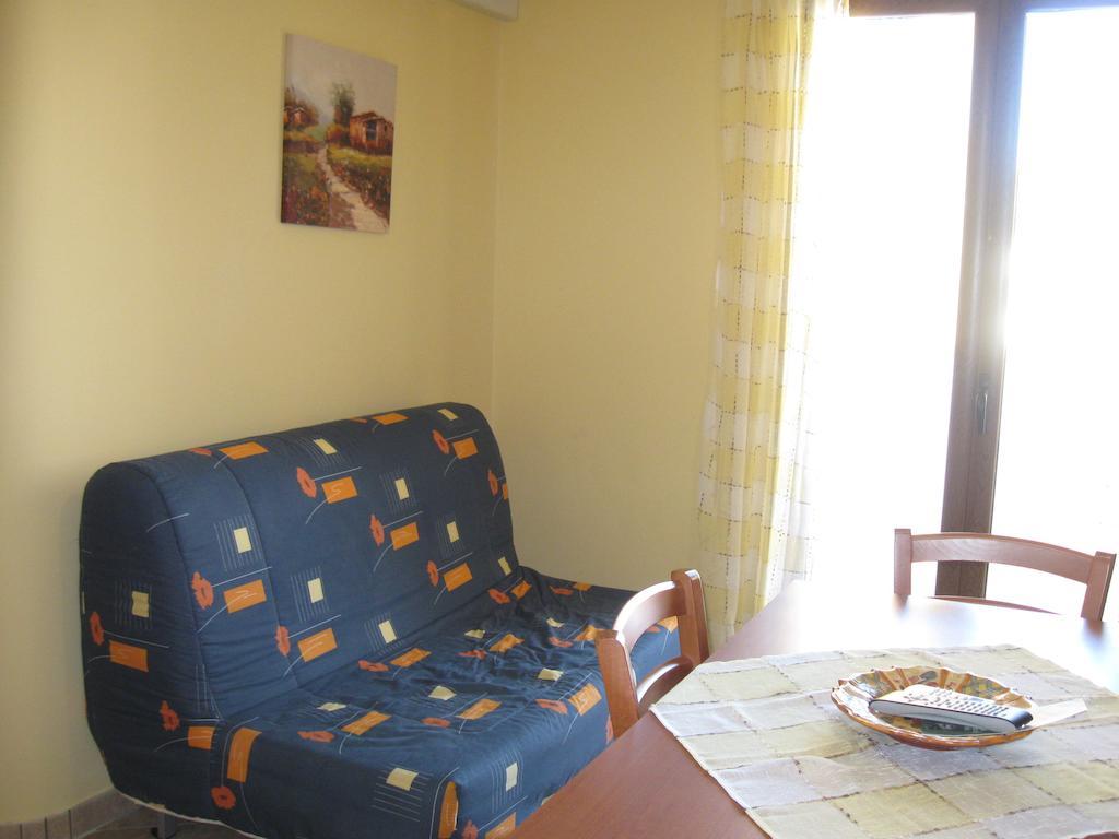 Rosy'S Apartments Trappeto  Zimmer foto